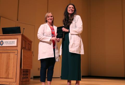 Tamara Murphy receives the 2022 preceptor of the year award